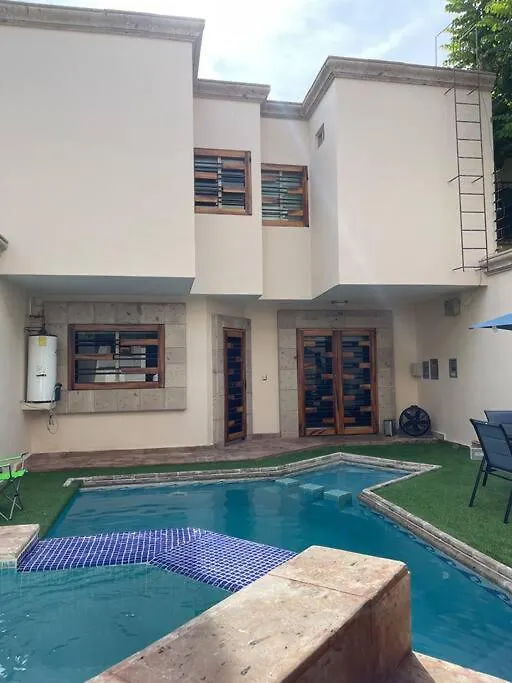 Casa Con Alberca En Excelente Ubicacion, Para Grupos Grandes De Personas Villa Mazatlan