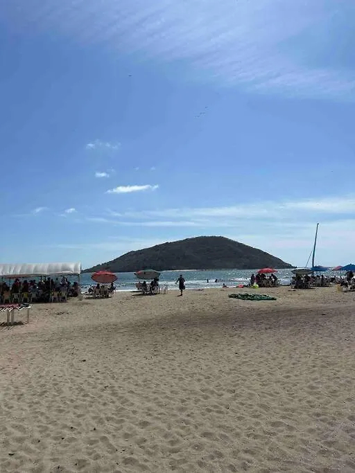Casa Con Alberca En Excelente Ubicacion, Para Grupos Grandes De Personas Villa Mazatlan